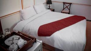 اقامتگاه سنتی عمارت طاووسیه اصفهان شهناز دو تخت