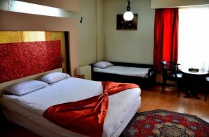 هتل نادری تهران سه تخت