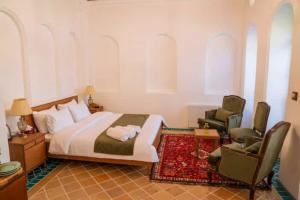 اقامتگاه سنتی سرای مهربانو شیراز بهار دوسی سه تخت