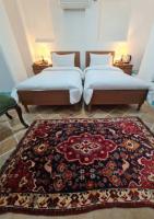 اقامتگاه سنتی سرای مهربانو شیراز خانم دوسی دو تخت تویین