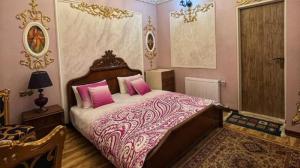 اقامتگاه سنتی پهلوان رزاز تهران دبل گوشواره