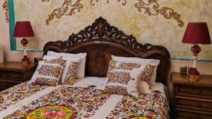 اقامتگاه سنتی پهلوان رزاز تهران دو تخت قاجار