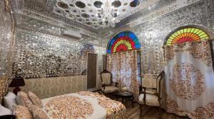 اقامتگاه سنتی پهلوان رزاز تهران دو تخت دبل آینه