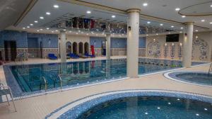 استخر و سونا