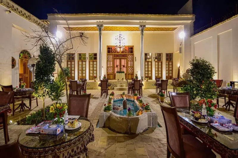 نمای بیرونی اقامتگاه بومگردی هزار و یک شب اصفهان