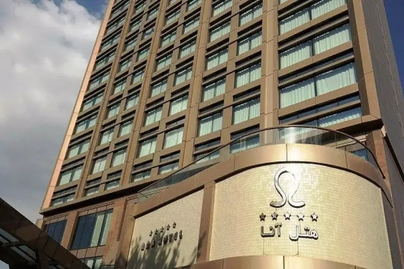 نمای بیرونی هتل آنا ارومیه