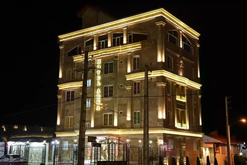 نمای بیرونی هتل آرکا بندرانزلی 