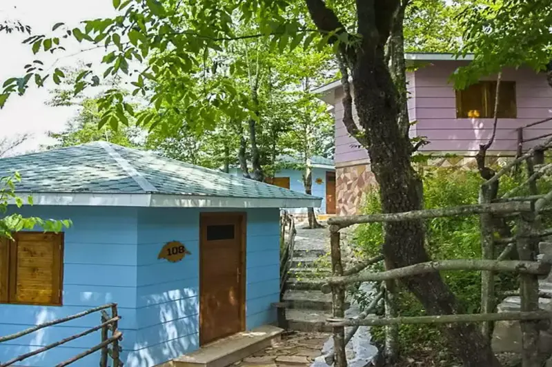 نمای بیرونی هتل بام سبز رامسر