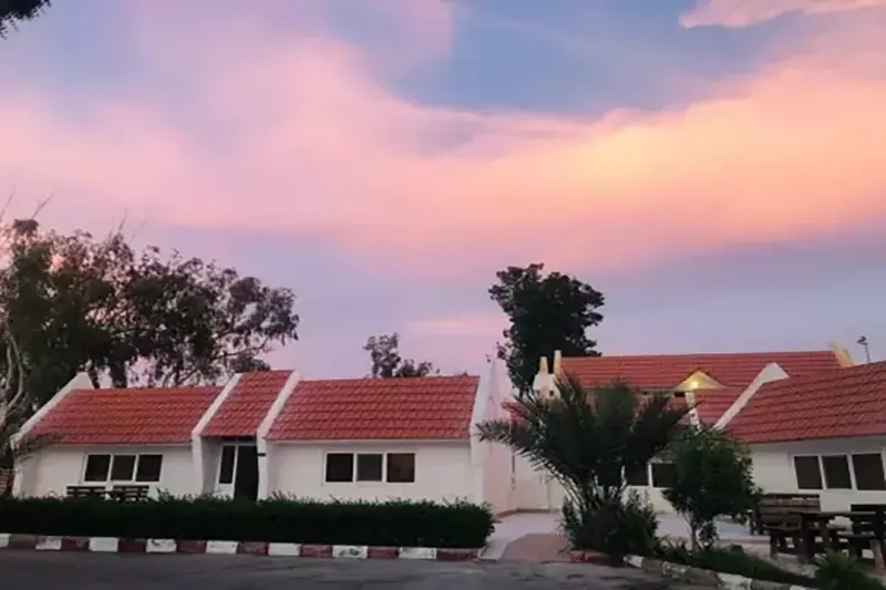 نمای بیرونی هتل فانوس کیش