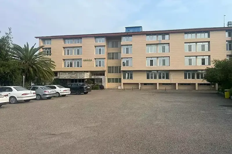 نمای بیرونی هتل کادوسان بندرانزلی