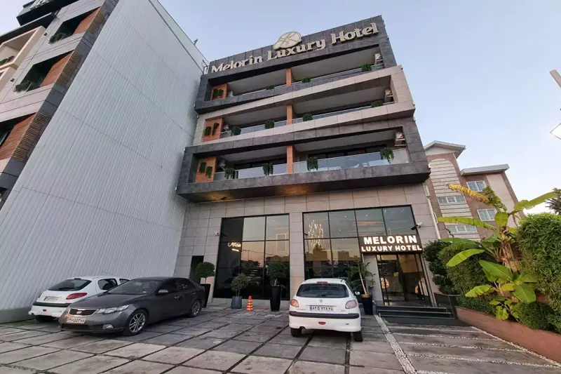 نمای بیرونی هتل ملورین انزلی