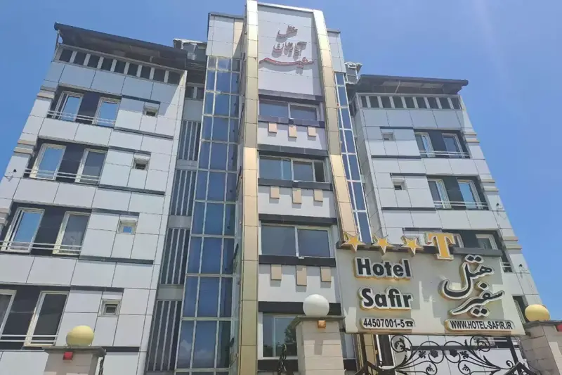 نمای بیرونی هتل آپارتمان سفیر بندر انزلی