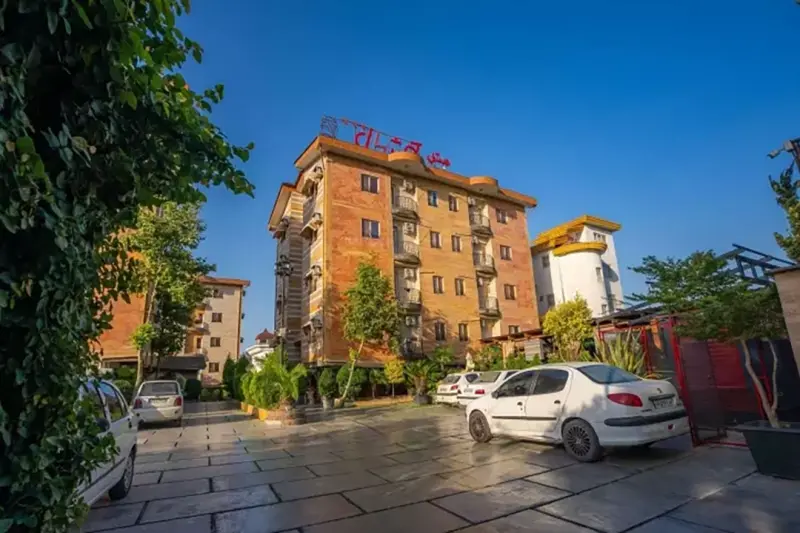 نمای بیرونی هتل آپارتمان کوشال چالوس