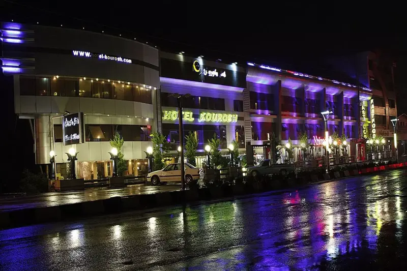 نمای بیرونی هتل کوروش چالوس