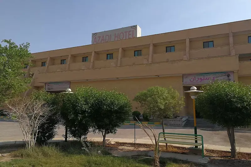 نمای بیرونی هتل آزادی بندر ماهشهر