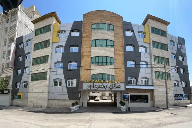 نمای بیرونی هتل رضوان سرعین