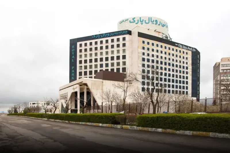 نمای بیرونی هتل رویال پارک سرعین