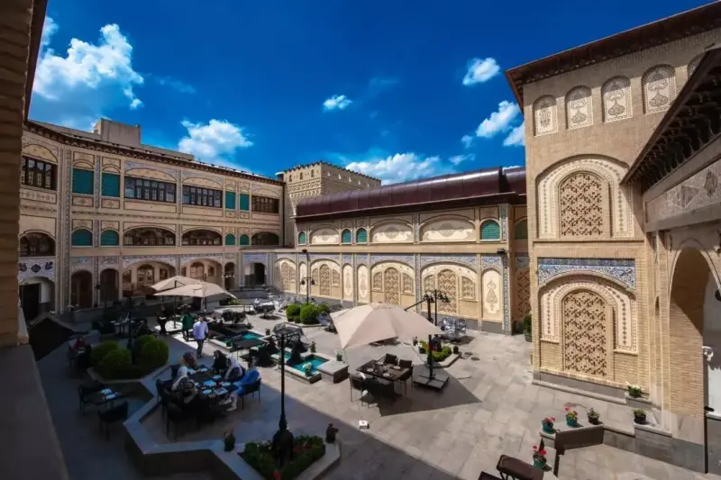 نمای بیرونی هتل سنتی گران میراث رشیدیه تهران