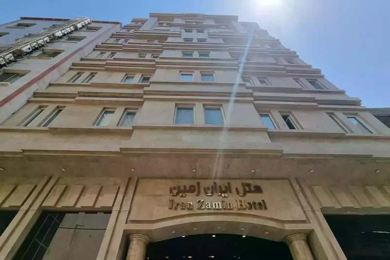 نمای بیرونی هتل ایران زمین مشهد