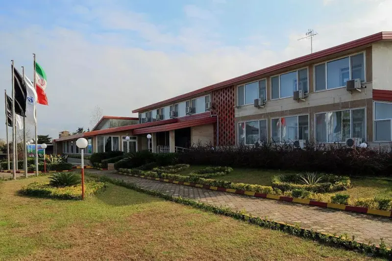 نمای بیرونی هتل جهانگردی نمونه بندر انزلی