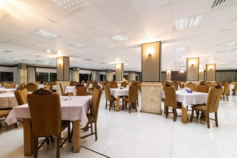 رستوران هتل کادوس رشت 