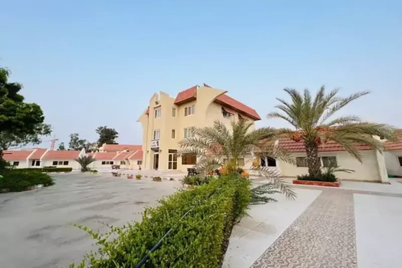 نمای بیرونی هتل فانوس کیش