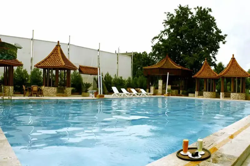 استخر و سونا هتل کوروش چالوس