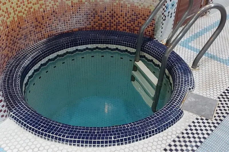 استخر و سونا هتل آپارتمان کوروش تهران