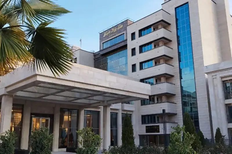 نمای بیرونی هتل میثاق ملل مشهد