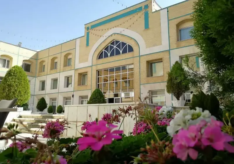 نمای بیرونی هتل قصرالضیافه قدس رضوی مشهد