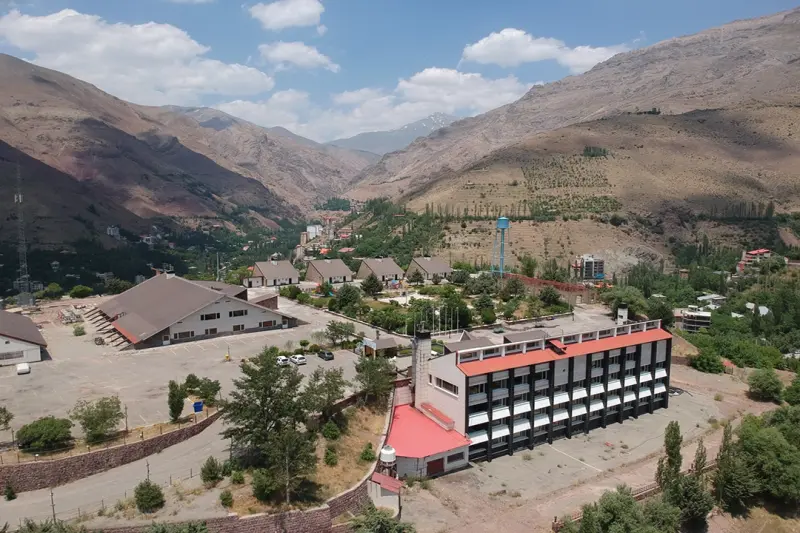نمای بیرونی  هتل جهانگردی میگون تهران
