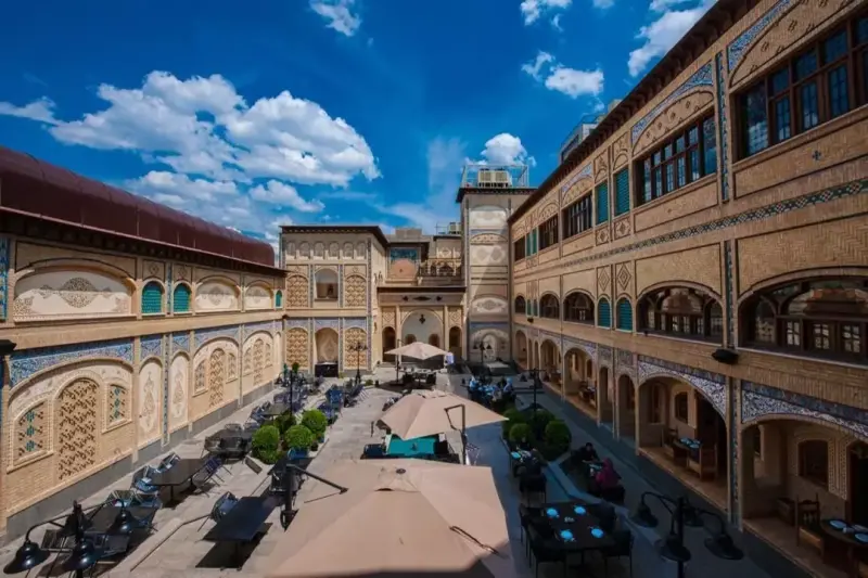فضای داخلی هتل سنتی گران میراث رشیدیه تهران