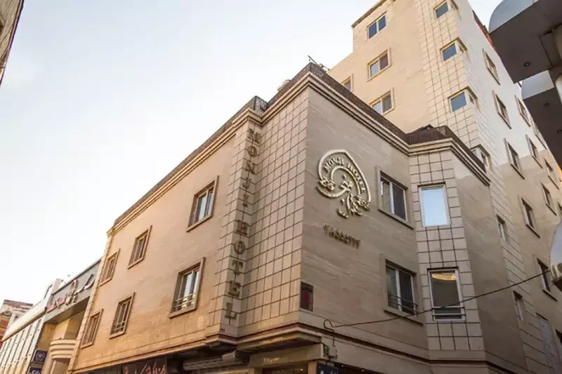 نمای بیرونی هتل منجی مشهد