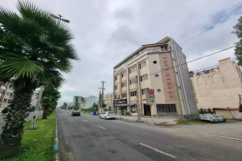 نمای بیرونی هتل ناز بندرانزلی