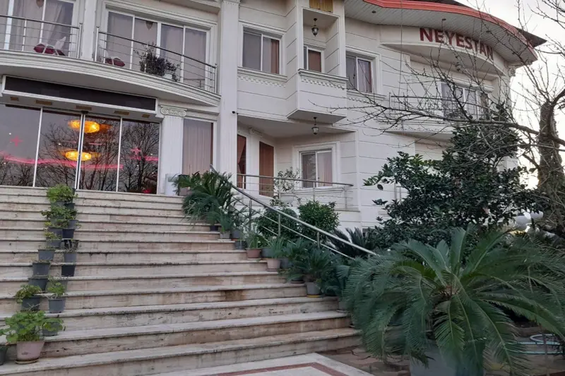 نمای بیرونی هتل نیستان رامسر