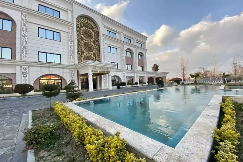 نمای بیرونی هتل المپیک شمال آمل