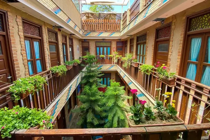 نمای بیرونی هتل سنتی اردیبهشت اصفهان