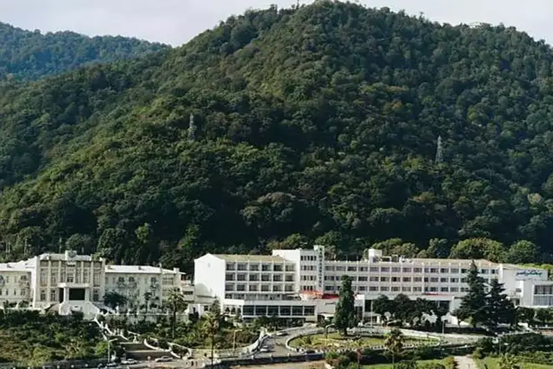 نمای بیرونی هتل پارسیان آزادی رامسر