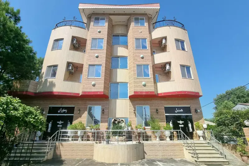 نمای بیرونی هتل پرشین بندر انزلی