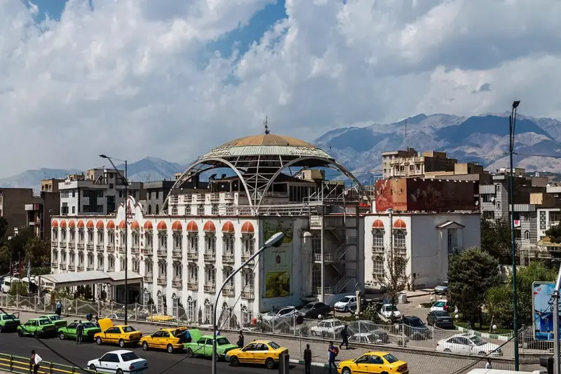 نمای بیرونی هتل شهر تهران