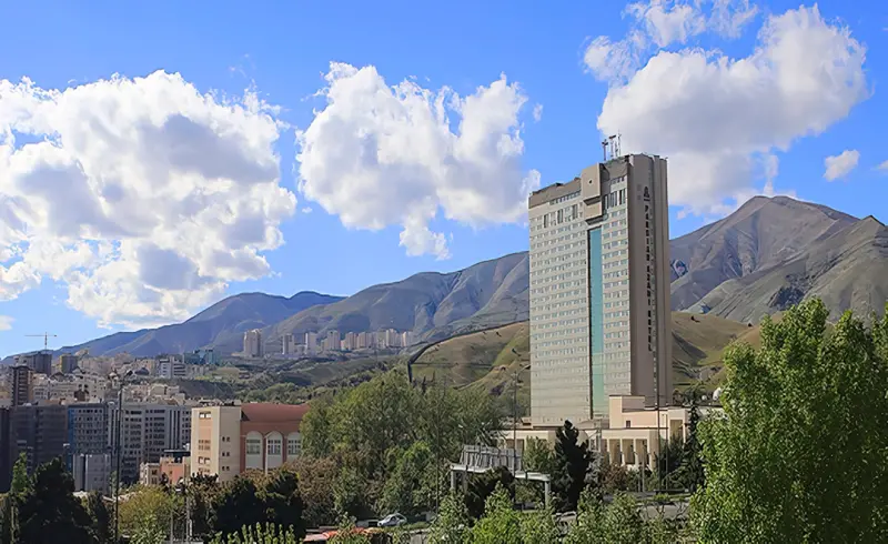 نمای بیرونی هتل پارسیان آزادی تهران