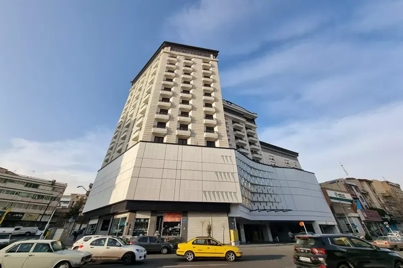 نمای بیرونی هتل بزرگ تهران