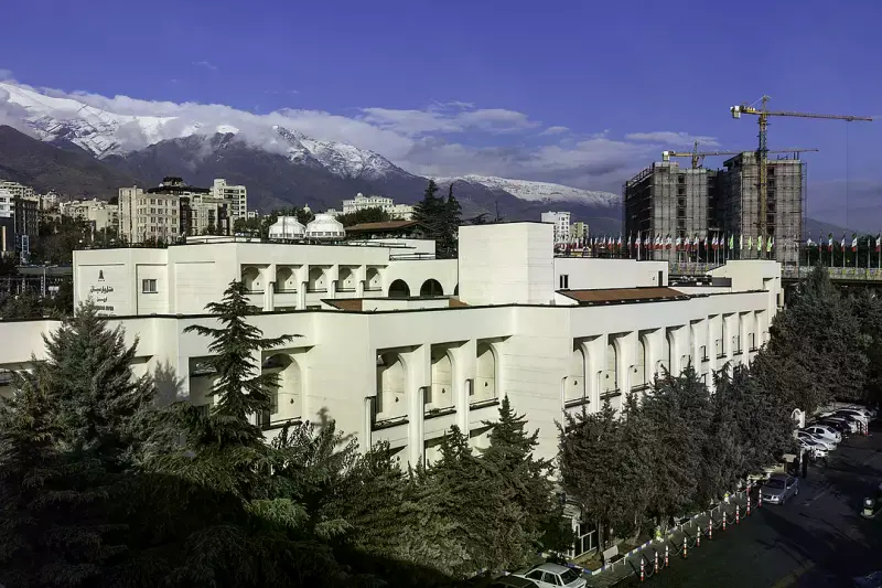 نمای بیرونی هتل پارسیان اوین تهران