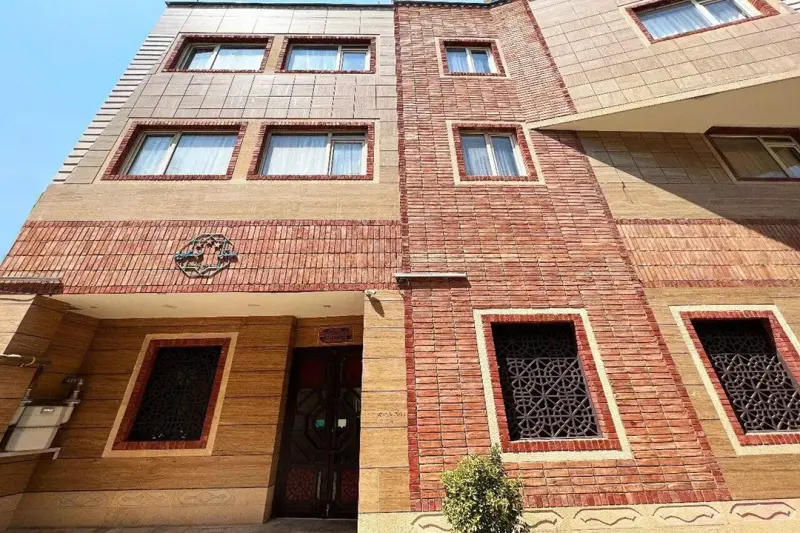 نمای بیرونی هتل وکیل شیراز