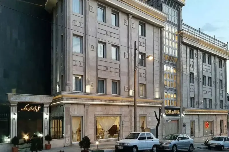 نمای بیرونی هتل آپارتمان ونک تهران