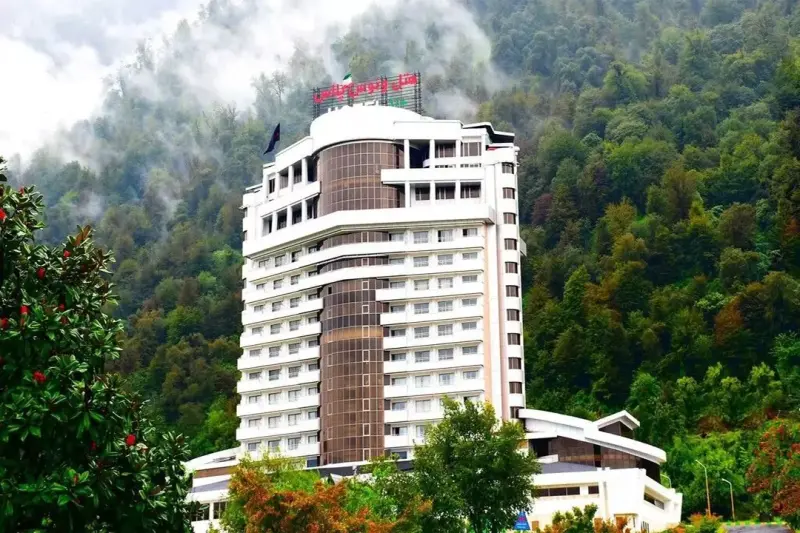 نمای بیرونی هتل ونوس پلاس چالوس