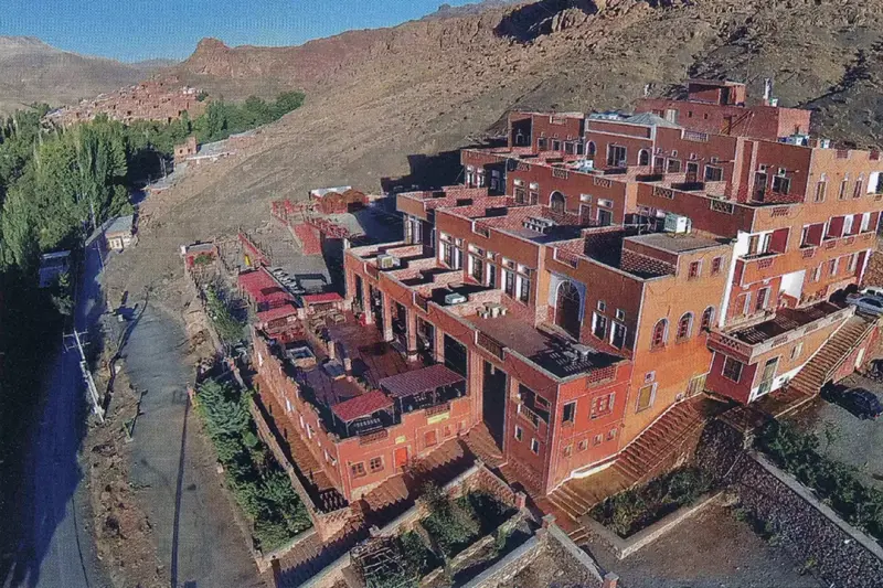 نمای بیرونی هتل ویونا ابیانه