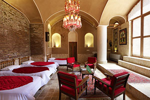  Five-bed room in the windy Morshedi Hotel, Kashan 1