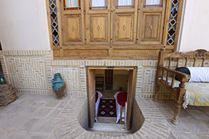  Twin room in the basement of the Morshedi House Hotel, Kashan 1