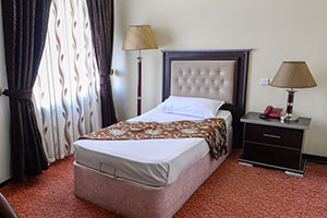  Single room in a large hotel in Maragheh